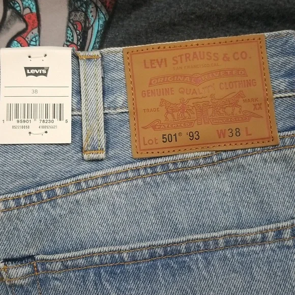 Levi's Crazy Leg 93 Shorts - Picture 2 of 8